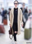 街拍：粉红上衣牛仔裤，时尚女神