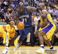 03年3月29日露天看台上传科比与乔丹