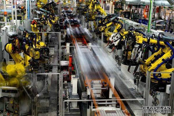 “智能+”写入政府工作报告 制造业转型升级一马当先