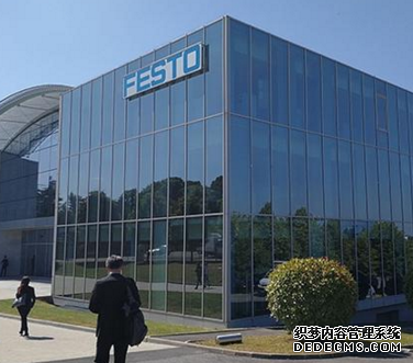 1499737447466049786.png blob.png