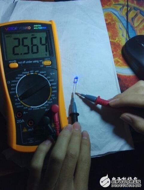 数字万用表使用方法及测试电流、电容、二极管的方法解析