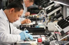 手机工厂陷入两难：人力高涨自动