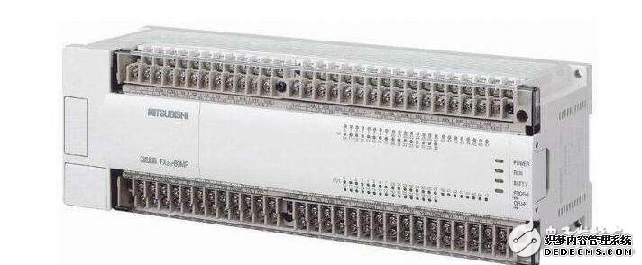 为防止plc和变频器之间的控制信号线受空间电磁场的干扰，可在这些控制信号线的外层接屏蔽线，以提高系统的抗干扰能力。此种接线一定要注意，对屏蔽的接地点只能选取一点。不管是在PLC一边，还是在变频器的一边。一般选在信号接收端，即变频器一边。这样，可提高系统的抗干扰能力。如果屏蔽线在两端都接地，会使屏蔽线上有电流流过，不但不能提高系统的抗干扰的能力，反而会加重外界对PLC的干扰。